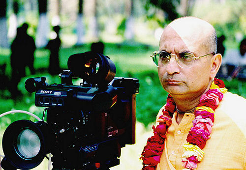 Bhakti Caru Swami's business scam / fraud
