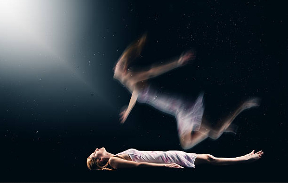 at the time of death the living entity loses knowledge of identifying the body with the self